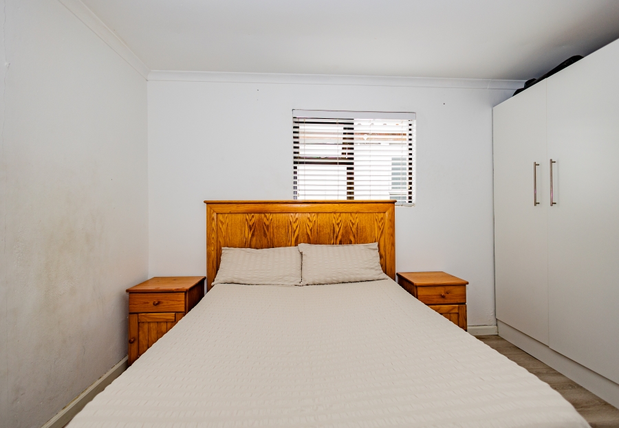 3 Bedroom Property for Sale in Uitsig Western Cape